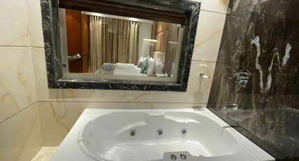 Hotel Dev Palace Patel Nagar Room Type - Suite Room