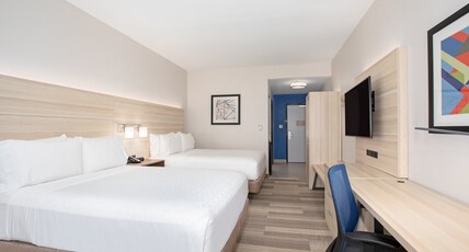 Holiday Inn Express & Suites Phoenix - Glendale Sports Dist Room Type - 2 Queen Standard
