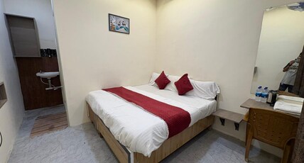 Hotel Shivay Deluxe Room Type - Deluxe Room