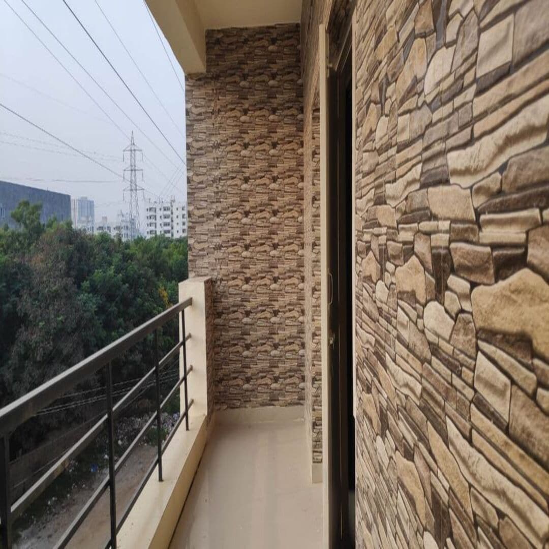 F2 Villa - Tap to explore photos