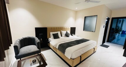 Hotel Comfortt Inn Room Type - Deluxe Room