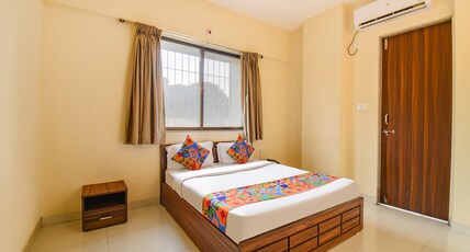 FabHotel Mountain High Inn - Nr. Lifeline Hospital Room Type - Deluxe Room