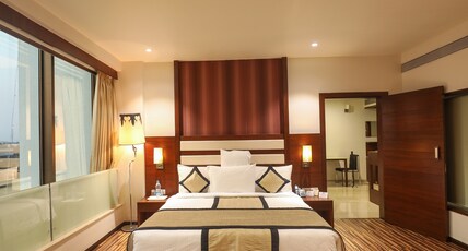 Hotel Sandy's Tower Room Type - Royal Suite with Living Room