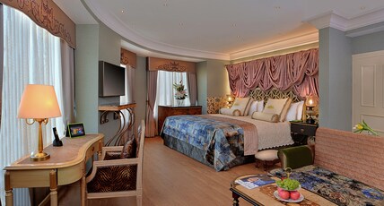 Radisson Blu MBD Hotel Noida Room Type - Crescent Suite