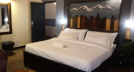 The Fox Retreat Room Type - Family Room with Indoor Balcony