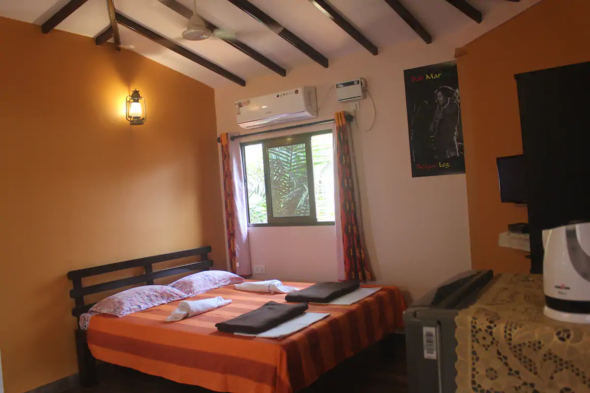 Garage Cottage - Tap to explore photos