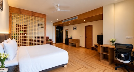 Ramada By Wyndham Mussoorie Mall Road Room Type - 1 Queen Bed, Valley View Suite, Non-Smoking Ramada By Wyndham Mussoorie Mall Road Room Type - 1 Queen Bed, Valley View Suite, Non-Smoking