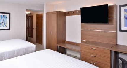 Holiday Inn Express & Suites INDIANAPOLIS DTN-CONV CTR AREA Room Type - 2 Queen Standard