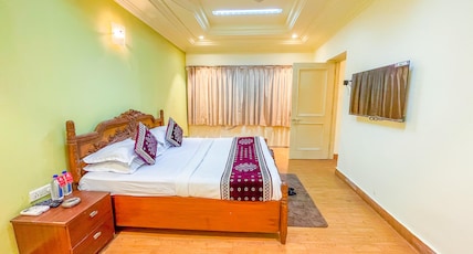 Hotel Thakur Galaxy, Sadar Market Room Type - Family Ac Room with Drawing Hall and Balcony Hotel Thakur Galaxy, Sadar Market Room Type - Family Ac Room with Drawing Hall and Balcony