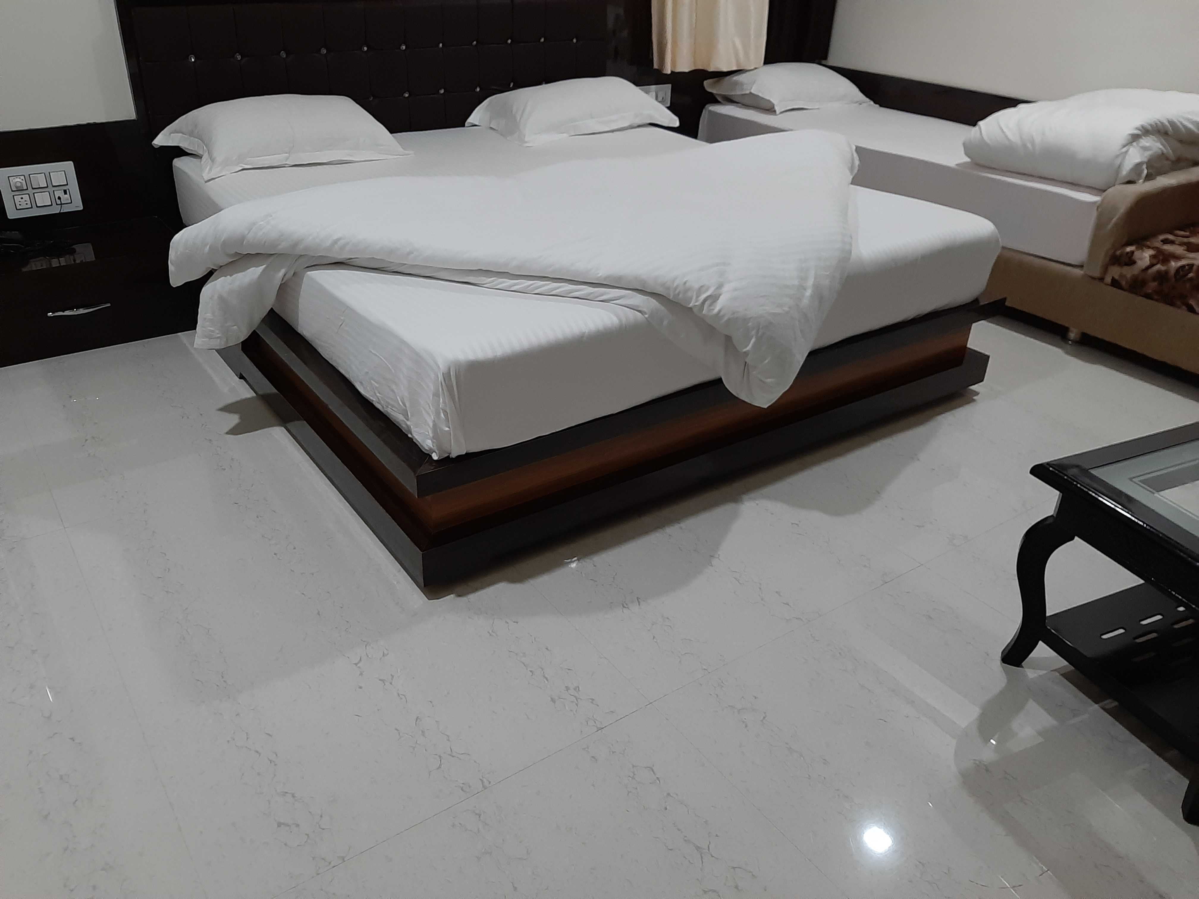 HOTEL SHREE NAND VILAS & BANQUET HALL - Tap to explore photos