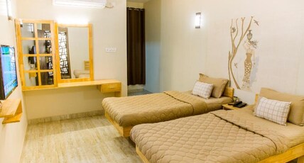Rathna Square Room Type - Four Bed A/C