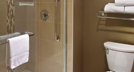Homewood Suites by Hilton Hamilton, Ontario, Canada Room Type - 1KNG 2QNS 2BDRM STE NOSMOK
