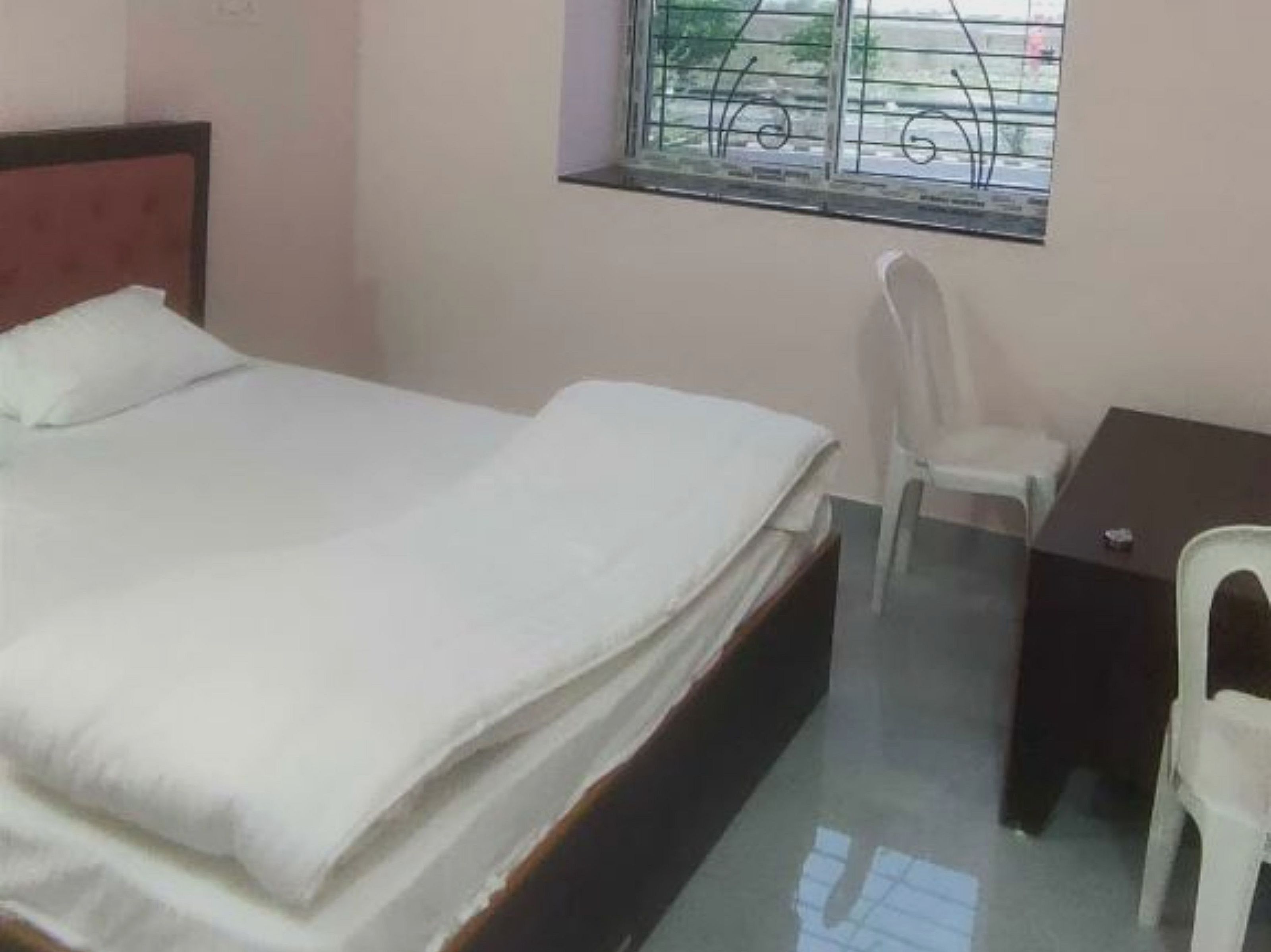 Hotel O Anand In - Tap to explore photos