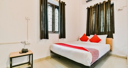 Falship OYO Hotel Capital Pearl Room Type - Classic
