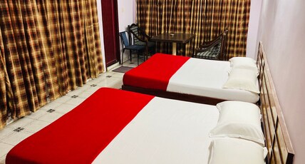 Hotel Rathna Palace Room Type - Family Room-4 Pax 2 Queen Beds AC
