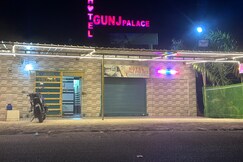 Hotel gunj palace