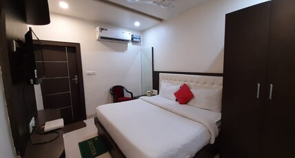 Hotel Saffron Room Type - Deluxe Room