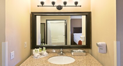 Holiday Inn Express SHOW LOW Room Type - 2 Queen Beds Standard