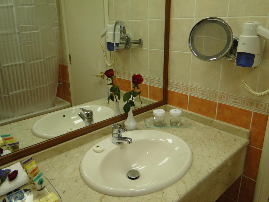 Al Diar Mina Hotel - Tap to explore photos