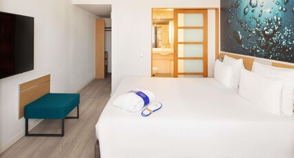 Novotel Barcelona Cornella Room Type - Executive Room, queen-size bed