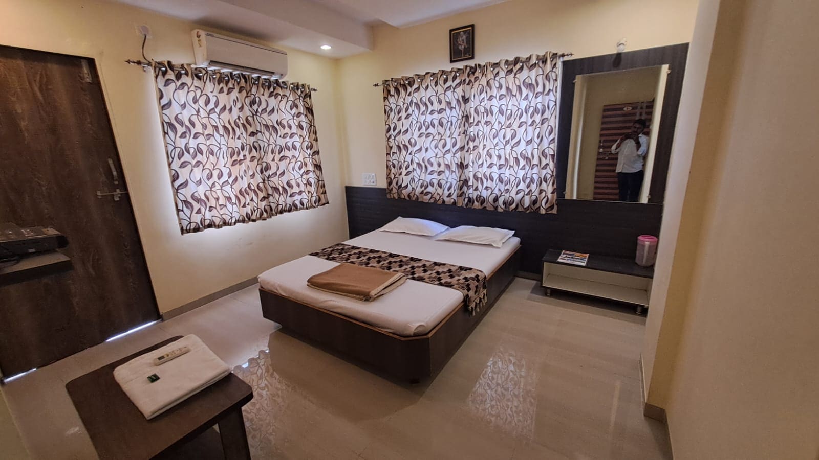 Hotel Sai Neelam - Tap to explore photos