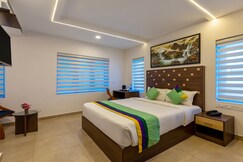 Treebo Vsaffron Regency, Punnamada Lake