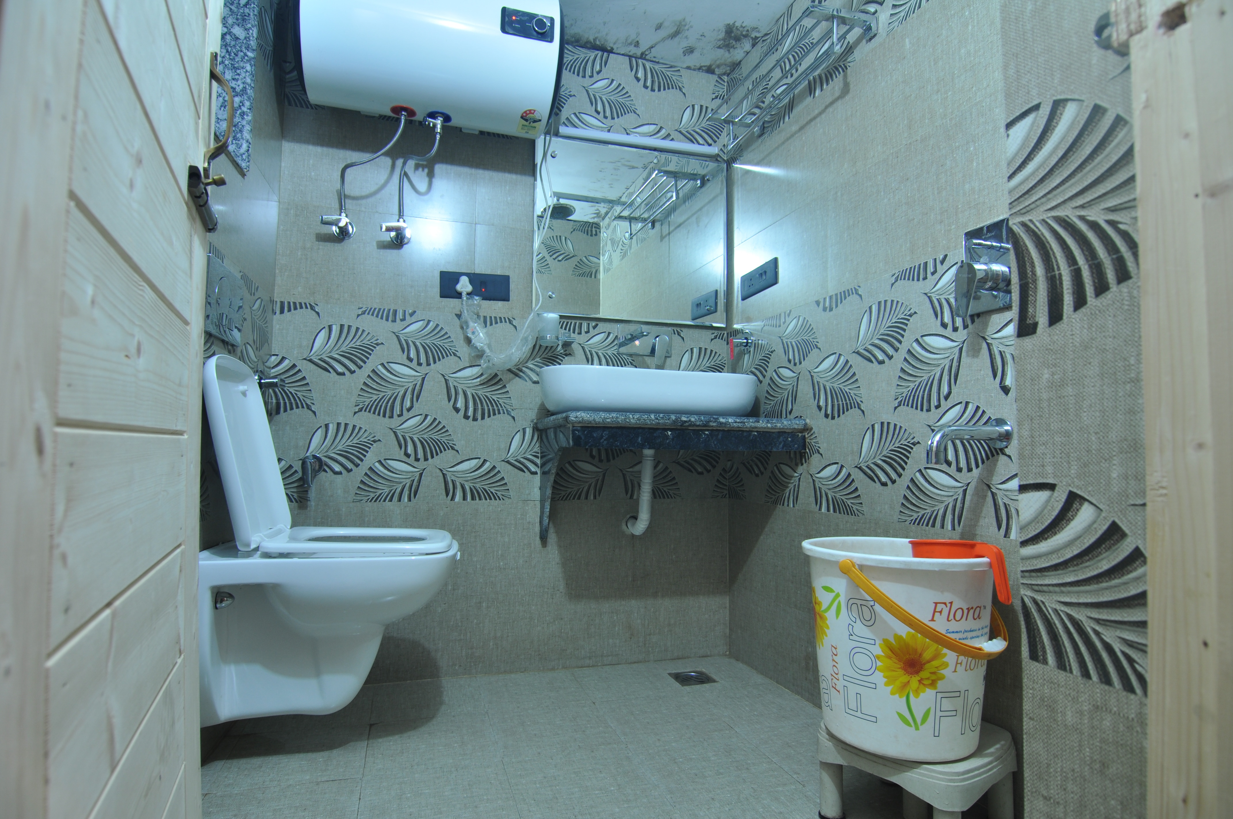 Kashmir House Pahalgam - Tap to explore photos