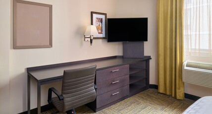 Candlewood Suites NYC -Times Square Room Type - 1 Queen Studio Suite with Full Kitchen