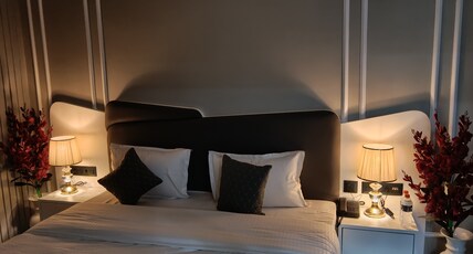 Hotel Love Lane Room Type - Deluxe Room