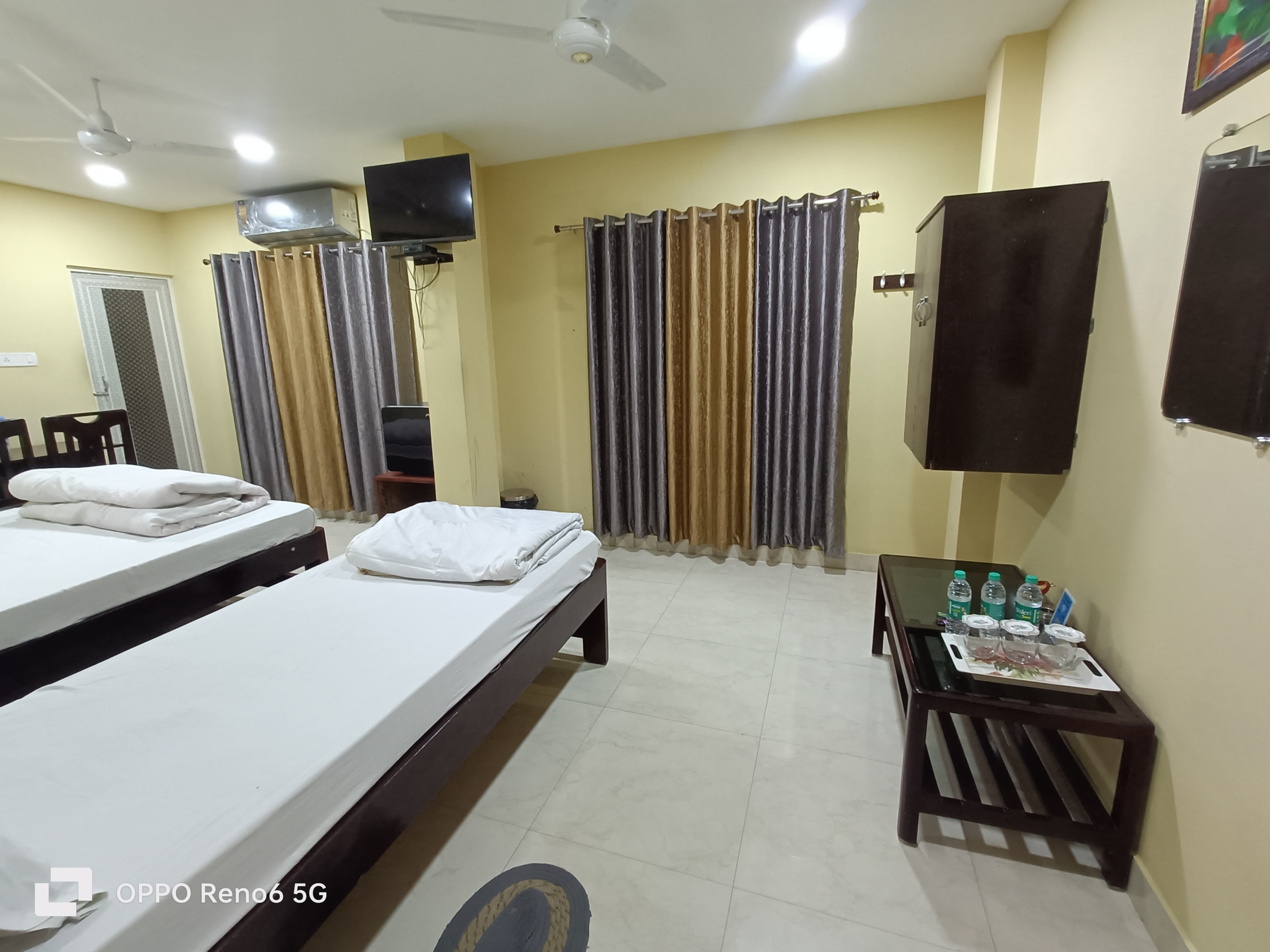 Platinum Lodge - Tap to explore photos