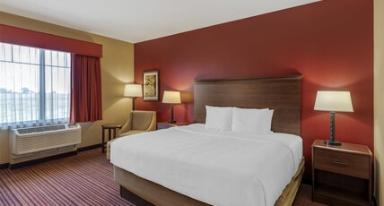 Best Western Plus Hudson Hotel & Suites Room Type - 1 King Bed, Non-Smoking, Pillow Top Mattress, Flat Screen Television, Shower Only, Microwave And Ref Best Western Plus Hudson Hotel & Suites Room Type - 1 King Bed, Non-Smoking, Pillow Top Mattress, Flat Screen Television, Shower Only, Microwave And Ref