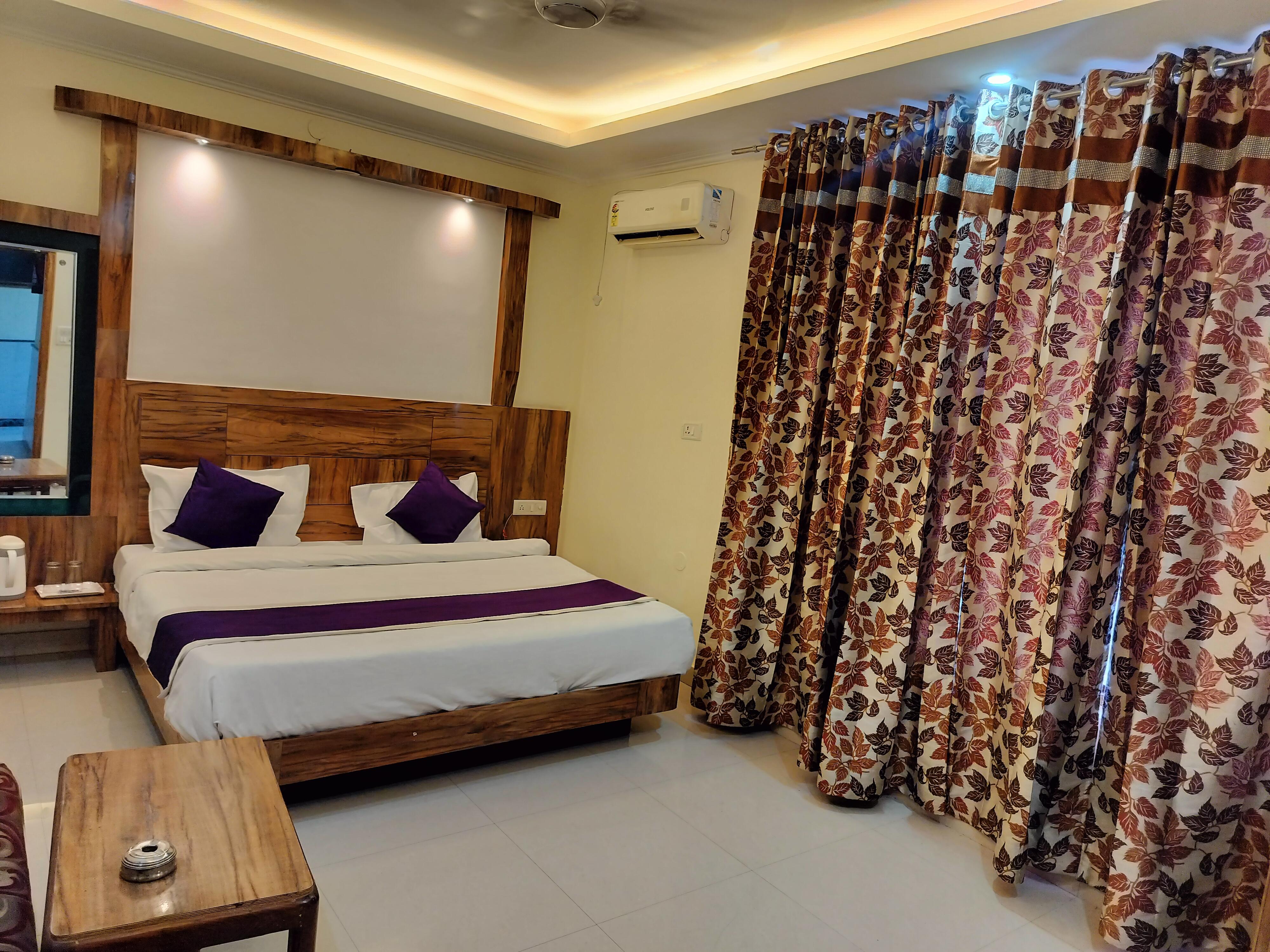 Hotel Kerni Palace - Tap to explore photos