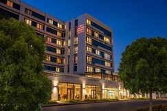 NEARPORT HOTEL