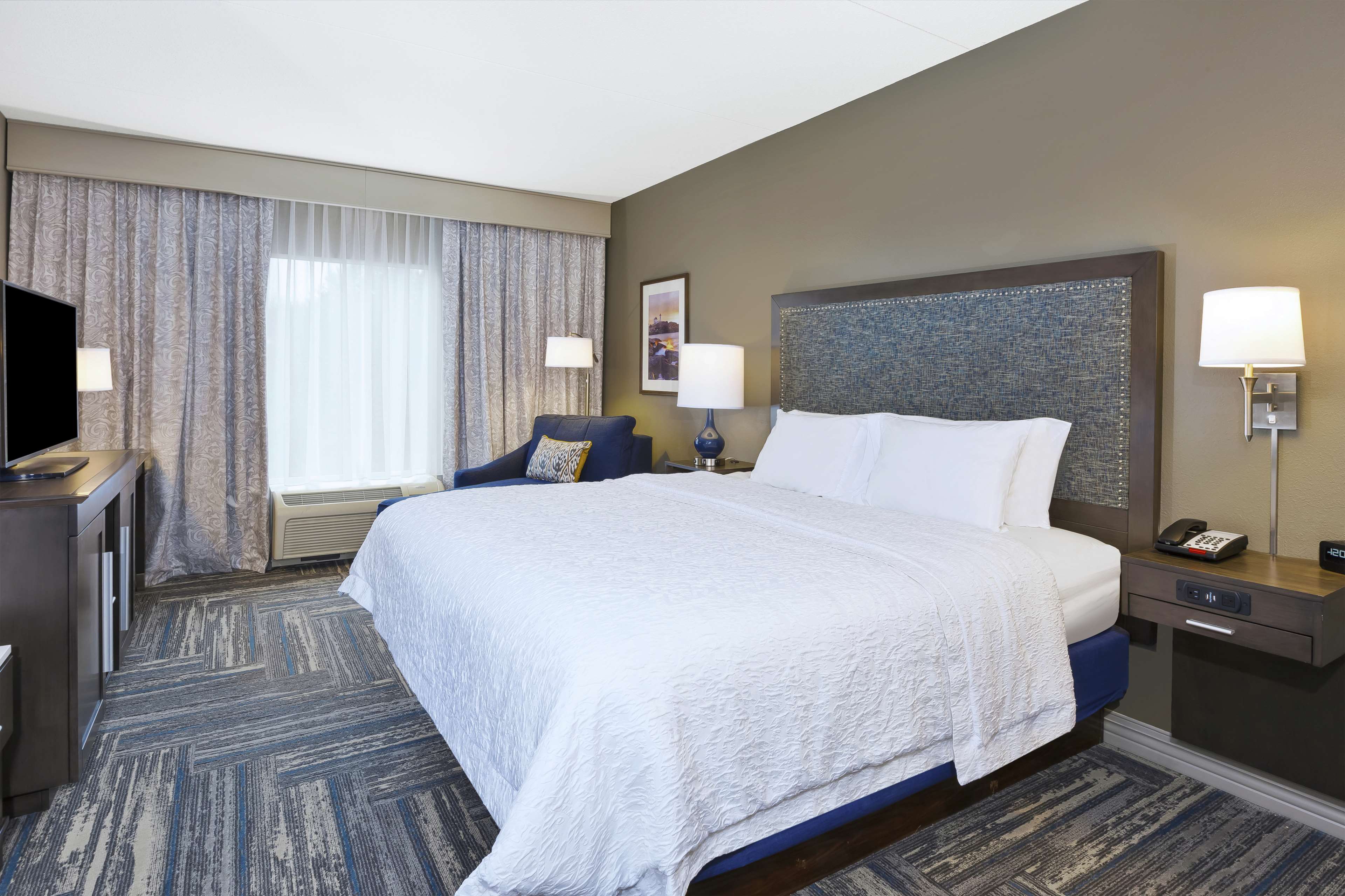Hampton Inn & Suites Wells Ogunquit - Tap to explore photos