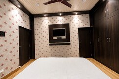 Peaceful Spacious 2BR near Kashi Vishwanath Temple