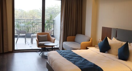 Hotel Stoneleaf Room Type - Club Room with Balcony and City View