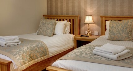 Best Western Manor Hotel Room Type - 1 Double 2 Single Beds, Non-Smoking, Family Room Best Western Manor Hotel Room Type - 1 Double 2 Single Beds, Non-Smoking, Family Room