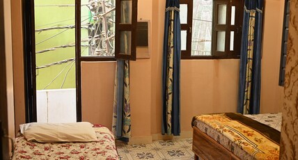 Vaishnavi Guest House Room Type - Deluxe Tripple Bed