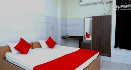 Kshama Hotel Room Type - standard ac room double with private bathroom