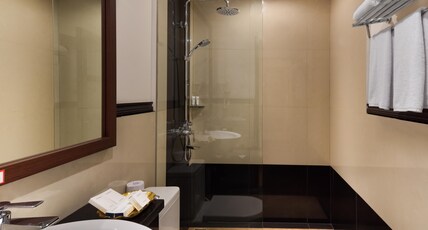 Best Western Senayan Room Type - 3 Single Beds, Non-Smoking, Family Room, No Window In Room, Wi-Fi, Full Breakfast Best Western Senayan Room Type - 3 Single Beds, Non-Smoking, Family Room, No Window In Room, Wi-Fi, Full Breakfast