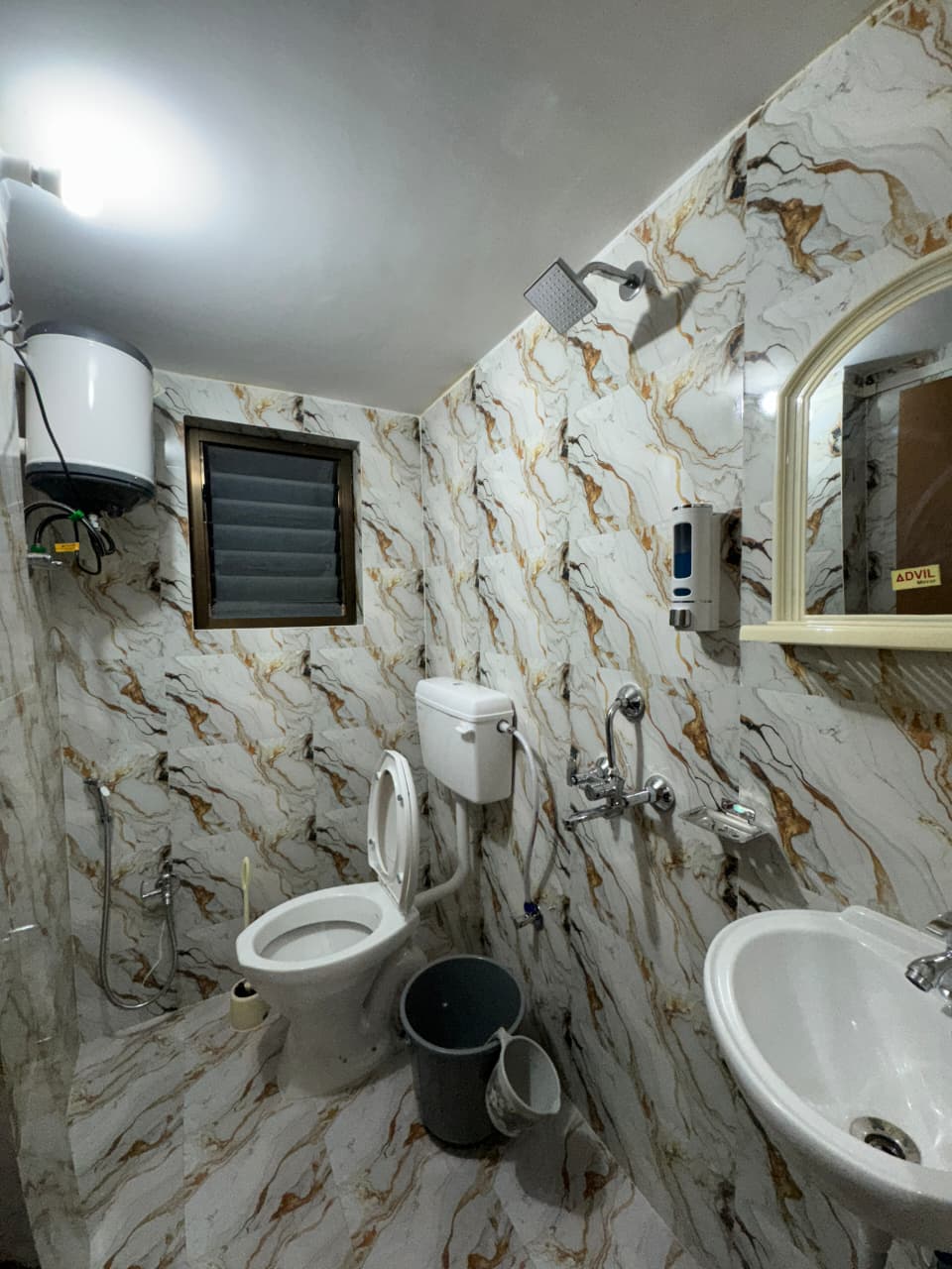 Eiryn Stays | With Private Kitchen - Tap to explore photos