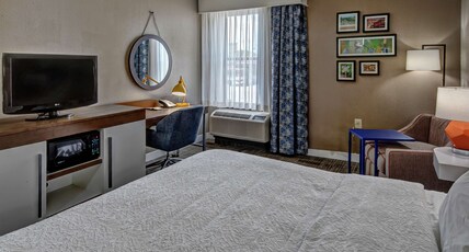 Hampton Inn by Hilton Tullahoma Room Type - 1 KNG ACCESSIBLE TUB NS