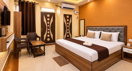 hotel shivoham Room Type - Deluxe Room