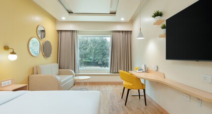 Bloom Hotel M Block GK2 Room Type - Premium Queen