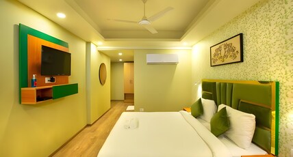 Hotel Aerostar Grand at Yashobhoomi Convention Center Room Type - Deluxe Room - 2 mins from Yashobhoomi