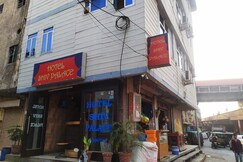Address of Hotel shiv palace (station road)