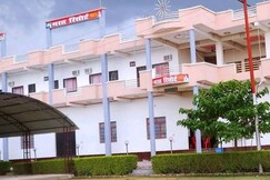 Hotel Bharat Resort