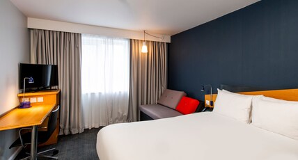 Holiday Inn Express PETERBOROUGH Room Type - 1 Double Standard with Free Hot Breakfast Holiday Inn Express PETERBOROUGH Room Type - 1 Double Standard with Free Hot Breakfast