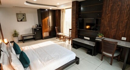 Hotel Oasis One Room Type - Suite Room with Balcony