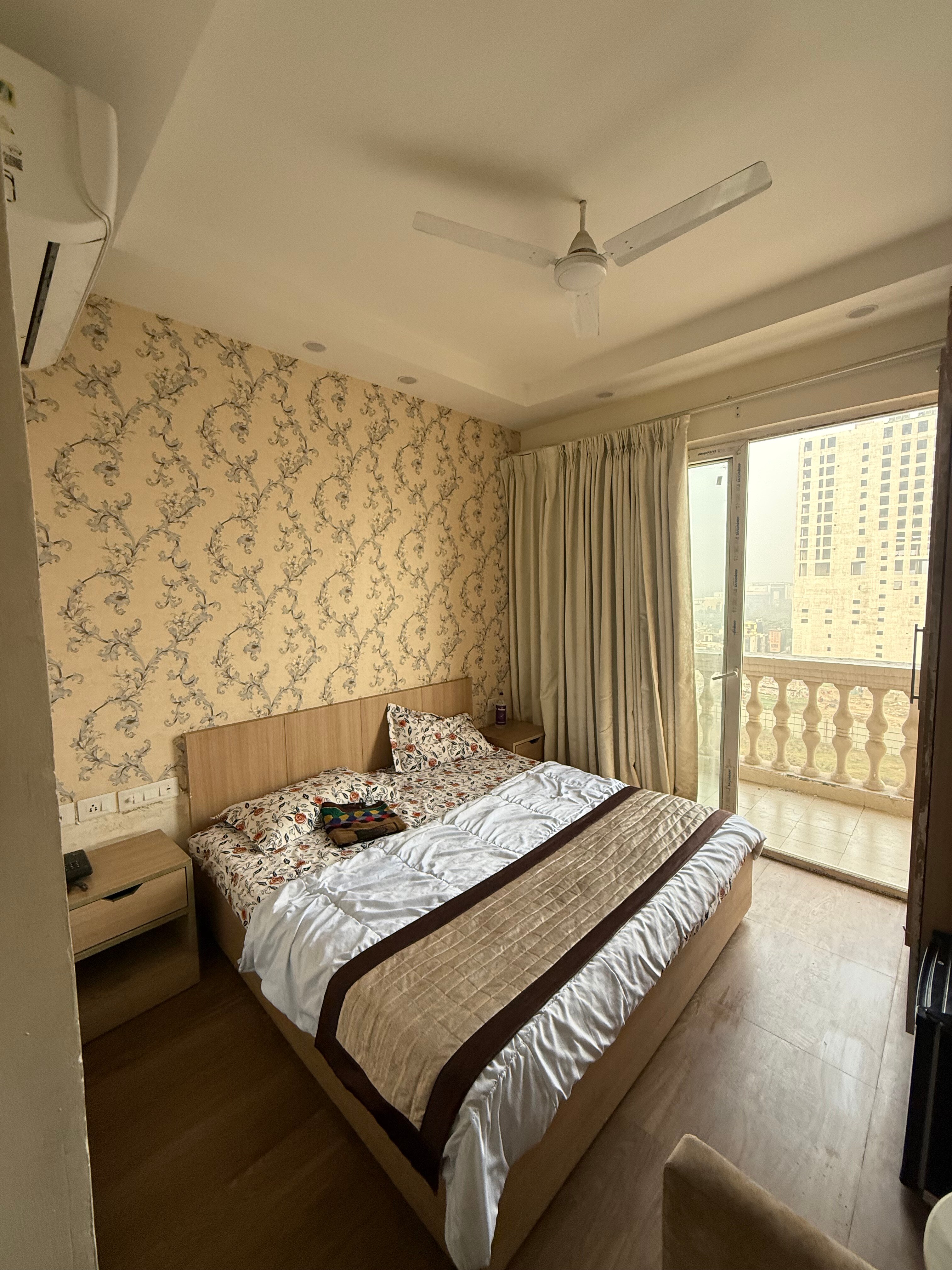 Luxurious apartment Perfect stay Near Delta 1 - Tap to explore photos